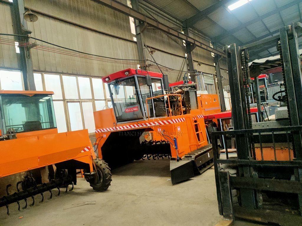ক্রলার টাইপ ময়দা কম্পোস্ট টার্নার ওয়ার্কিং স্পিড 6-10m/Min